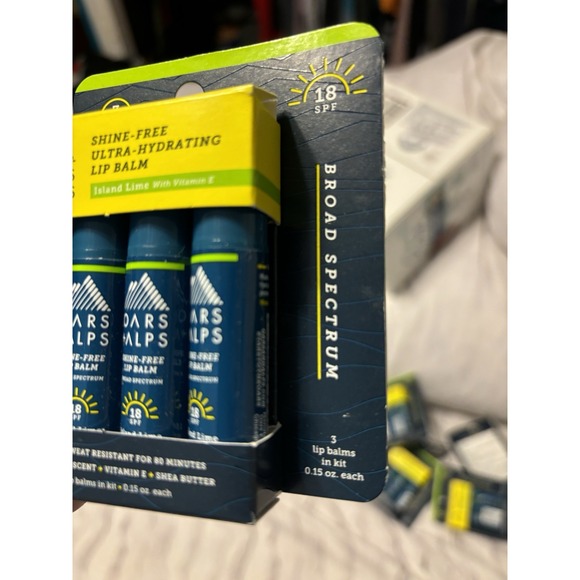 OARS‎ + ALPS SHINE-FREE UPTRA-HYDRATING LIP BALM 3 PACK SPF 18 ISLAND LIME NIB - Picture 3 of 4